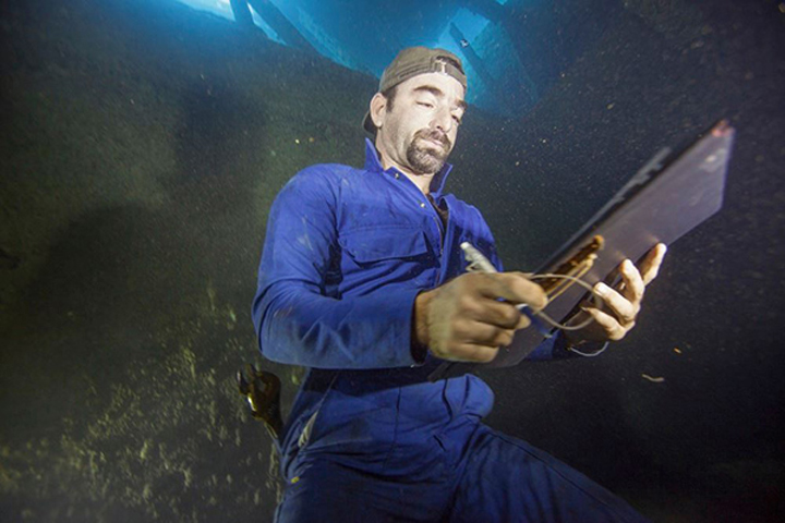 Opération de maintenance sous-marine